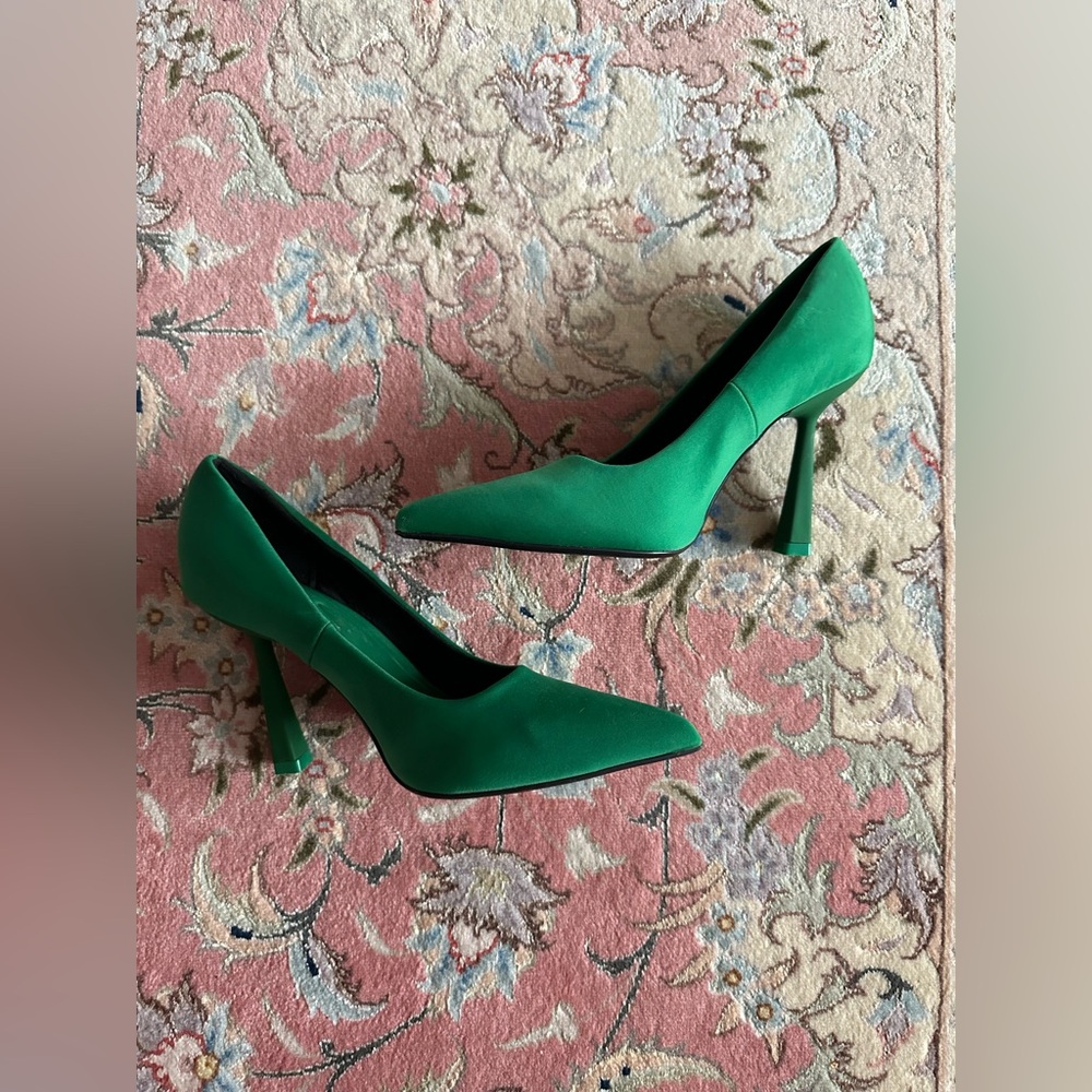 Zara Green Pointed-Toe Pumps – Size 36 – Worn Once Elegant Green Women's Shoes - Picture 2 of 9